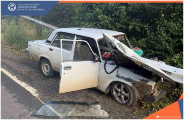 Ալավերդի-Բագրատաշեն ավտոճանապարհին «VAZ» մակնիշի ավտոմեքենան դուրս է եկել ճանապարհի երթևեկելի հատվածից և բախվել ճամփեզրի արգելապատնեշին